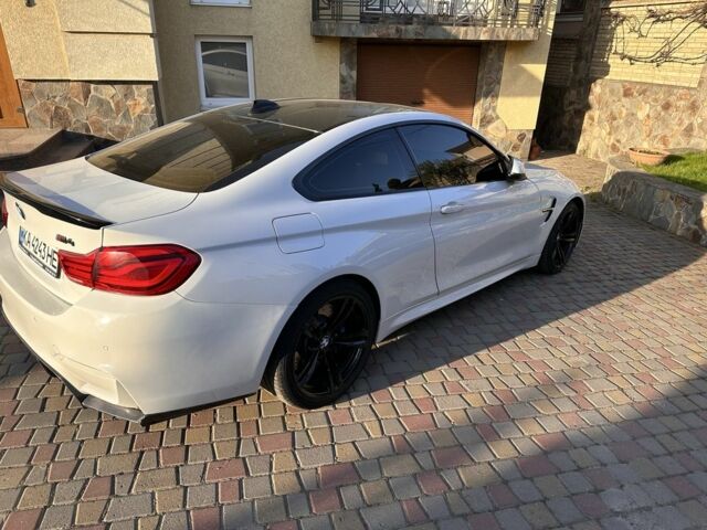 Белый БМВ M4, объемом двигателя 3 л и пробегом 55 тыс. км за 40000 $, фото 5 на Automoto.ua