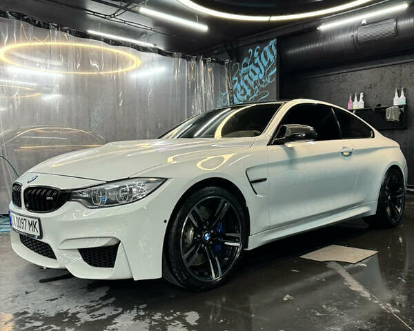 Белый БМВ M4, объемом двигателя 2.98 л и пробегом 111 тыс. км за 38500 $, фото 12 на Automoto.ua