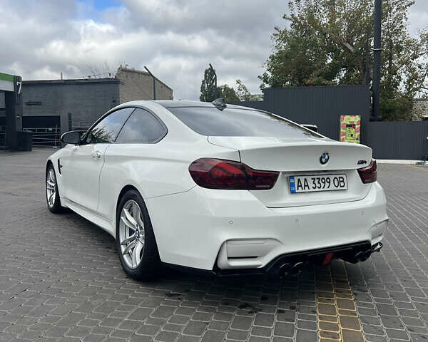 Белый БМВ M4, объемом двигателя 2.98 л и пробегом 124 тыс. км за 36000 $, фото 4 на Automoto.ua