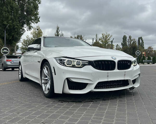 Белый БМВ M4, объемом двигателя 2.98 л и пробегом 124 тыс. км за 36000 $, фото 3 на Automoto.ua