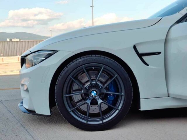 Белый БМВ M4, объемом двигателя 0 л и пробегом 77 тыс. км за 50000 $, фото 4 на Automoto.ua