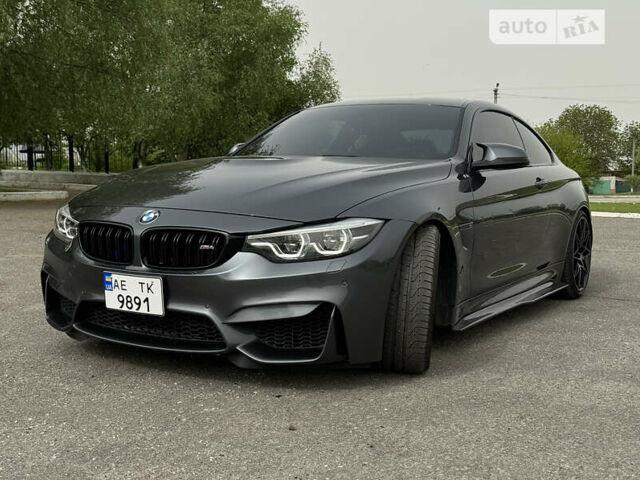 Серый БМВ M4, объемом двигателя 3 л и пробегом 111 тыс. км за 52000 $, фото 3 на Automoto.ua