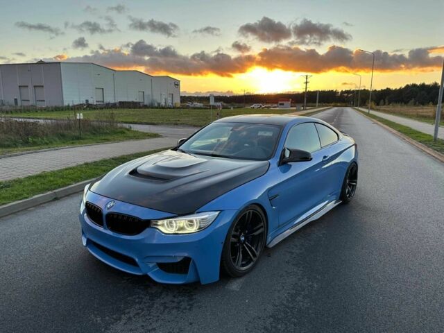 Синий БМВ M4, объемом двигателя 3 л и пробегом 77 тыс. км за 35000 $, фото 2 на Automoto.ua