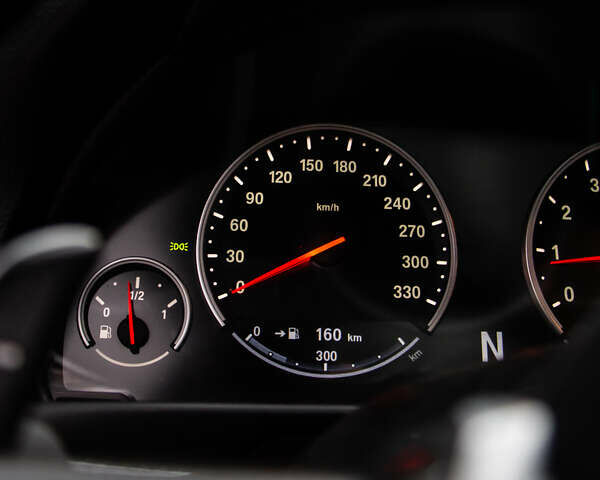 Белый БМВ М5, объемом двигателя 4.39 л и пробегом 170 тыс. км за 32300 $, фото 12 на Automoto.ua