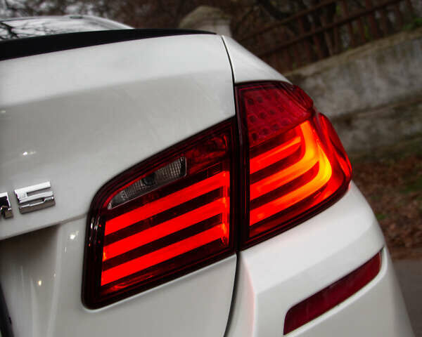 Белый БМВ М5, объемом двигателя 4.39 л и пробегом 170 тыс. км за 32300 $, фото 9 на Automoto.ua