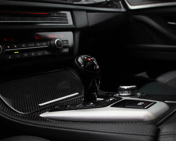 Белый БМВ М5, объемом двигателя 4.39 л и пробегом 170 тыс. км за 32300 $, фото 16 на Automoto.ua