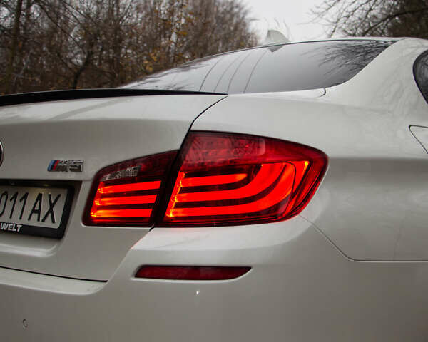 Белый БМВ М5, объемом двигателя 4.39 л и пробегом 170 тыс. км за 32300 $, фото 10 на Automoto.ua