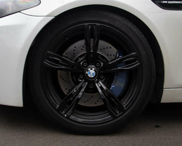 Белый БМВ М5, объемом двигателя 4.39 л и пробегом 170 тыс. км за 32300 $, фото 5 на Automoto.ua