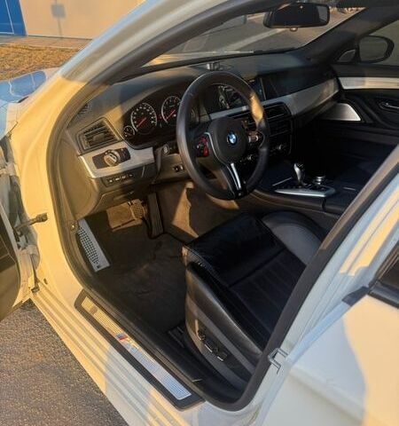 Белый БМВ М5, объемом двигателя 4.39 л и пробегом 110 тыс. км за 38000 $, фото 29 на Automoto.ua