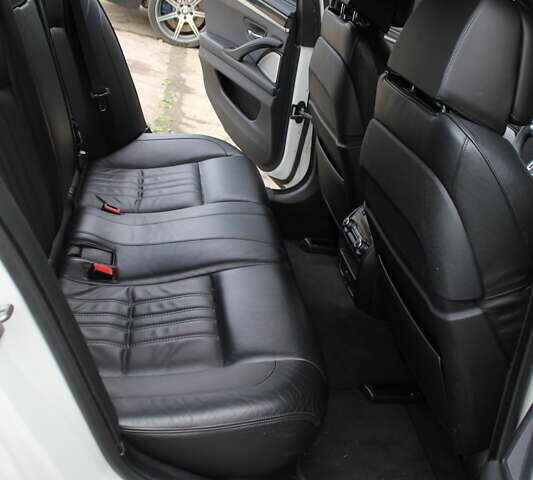 Белый БМВ М5, объемом двигателя 4.39 л и пробегом 136 тыс. км за 28900 $, фото 13 на Automoto.ua