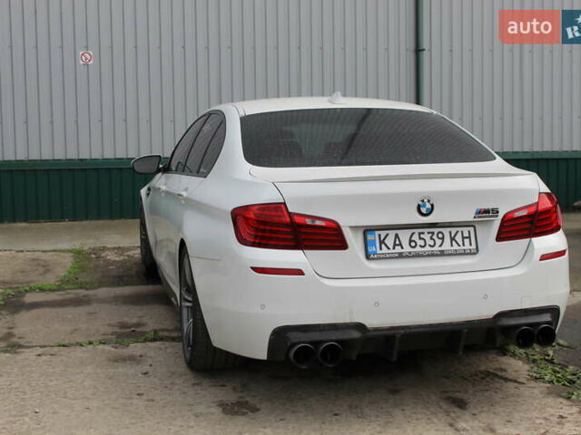 Белый БМВ М5, объемом двигателя 4.39 л и пробегом 136 тыс. км за 28900 $, фото 3 на Automoto.ua
