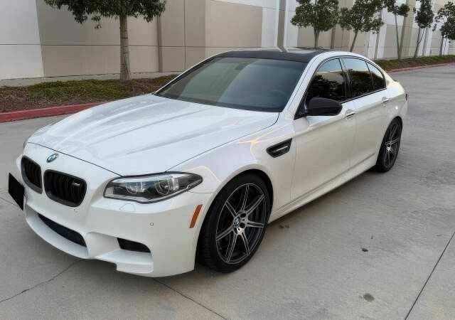 Белый БМВ М5, объемом двигателя 4.4 л и пробегом 122 тыс. км за 15700 $, фото 2 на Automoto.ua