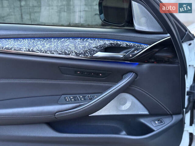 Белый БМВ М5, объемом двигателя 4.39 л и пробегом 117 тыс. км за 65000 $, фото 15 на Automoto.ua