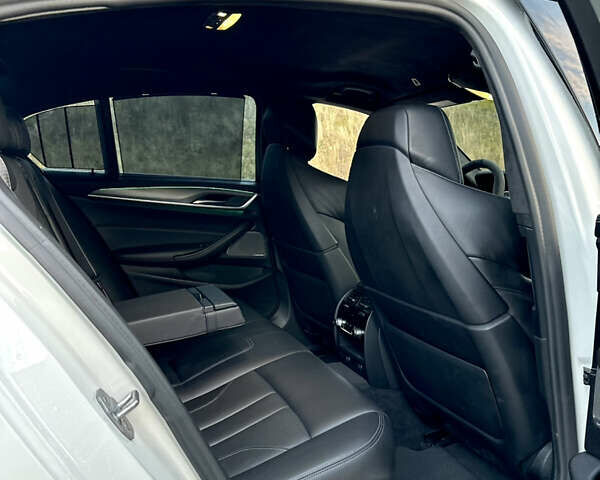 Белый БМВ М5, объемом двигателя 4.39 л и пробегом 31 тыс. км за 55500 $, фото 8 на Automoto.ua