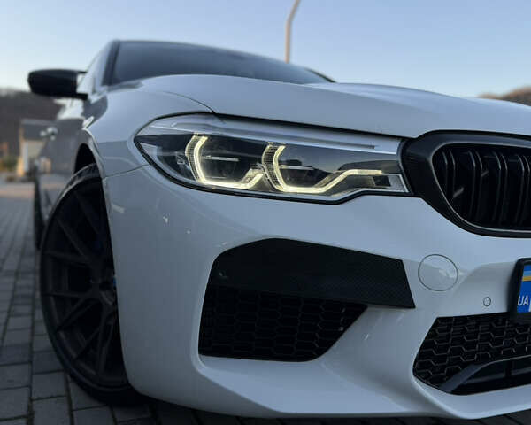 Белый БМВ М5, объемом двигателя 4.39 л и пробегом 82 тыс. км за 45999 $, фото 1 на Automoto.ua