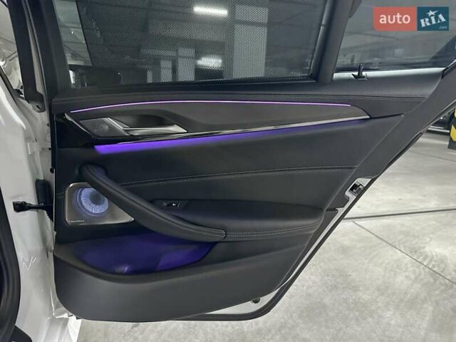 БМВ М5 2019 в Днепре (Днепропетровске) на Automoto.ua Белый БМВ М5, объемом двигателя 4.4 л и пробегом 23 тыс. км за 68500 $, фото 33 на Automoto.ua