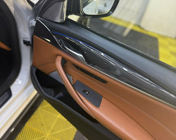 Белый БМВ М5, объемом двигателя 4.39 л и пробегом 49 тыс. км за 80000 $, фото 6 на Automoto.ua