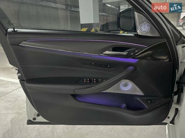 Белый БМВ М5, объемом двигателя 4.4 л и пробегом 23 тыс. км за 66000 $, фото 26 на Automoto.ua