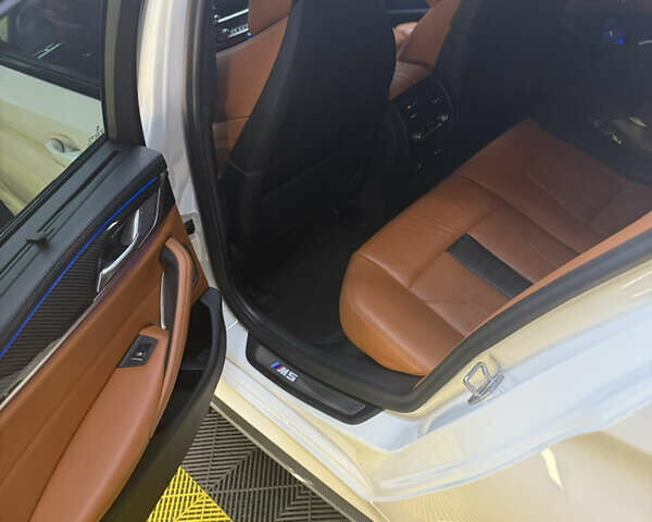 Белый БМВ М5, объемом двигателя 4.39 л и пробегом 49 тыс. км за 80000 $, фото 7 на Automoto.ua