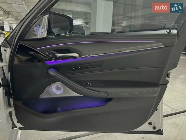 БМВ М5 2019 в Днепре (Днепропетровске) на Automoto.ua Белый БМВ М5, объемом двигателя 4.4 л и пробегом 23 тыс. км за 68500 $, фото 36 на Automoto.ua