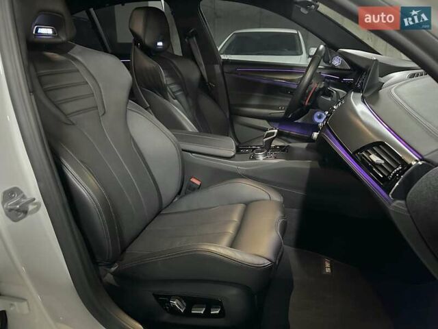 БМВ М5 2019 в Днепре (Днепропетровске) на Automoto.ua Белый БМВ М5, объемом двигателя 4.4 л и пробегом 23 тыс. км за 68500 $, фото 38 на Automoto.ua