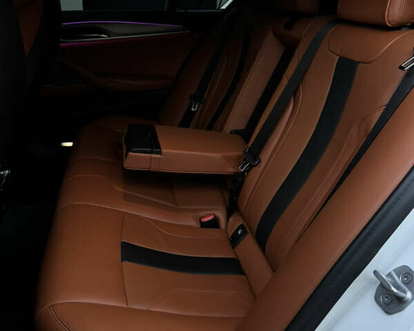 Белый БМВ М5, объемом двигателя 4.4 л и пробегом 64 тыс. км за 83900 $, фото 33 на Automoto.ua