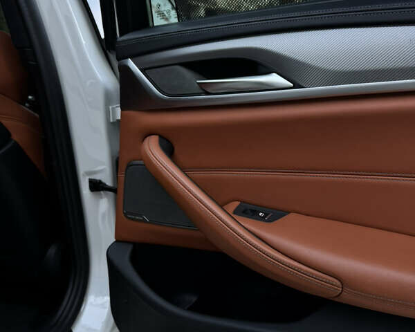 Белый БМВ М5, объемом двигателя 4.4 л и пробегом 64 тыс. км за 83900 $, фото 29 на Automoto.ua