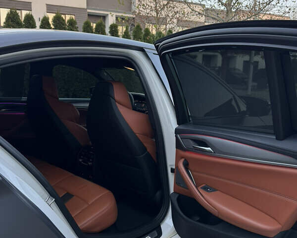 Белый БМВ М5, объемом двигателя 4.4 л и пробегом 64 тыс. км за 83900 $, фото 28 на Automoto.ua