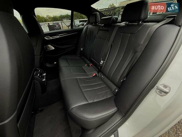 Белый БМВ М5, объемом двигателя 4.39 л и пробегом 53 тыс. км за 96500 $, фото 31 на Automoto.ua