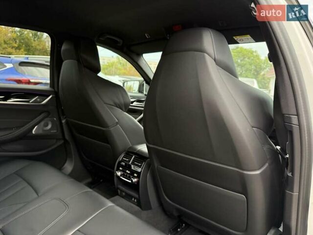 Белый БМВ М5, объемом двигателя 4.39 л и пробегом 53 тыс. км за 96500 $, фото 35 на Automoto.ua