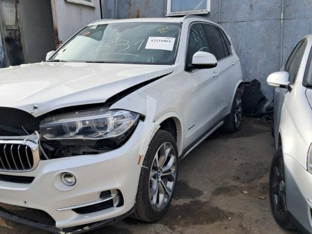 Белый БМВ М5, объемом двигателя 3 л и пробегом 80 тыс. км за 35000 $, фото 1 на Automoto.ua