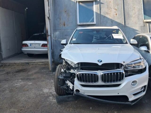 Белый БМВ М5, объемом двигателя 3 л и пробегом 80 тыс. км за 35000 $, фото 4 на Automoto.ua