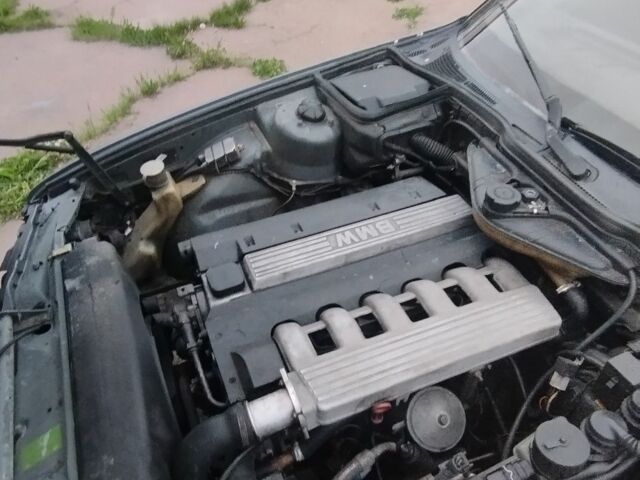 Серый БМВ М5, объемом двигателя 2 л и пробегом 300 тыс. км за 3000 $, фото 7 на Automoto.ua