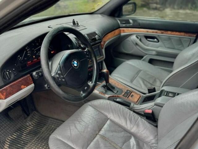 Сірий БМВ М5, об'ємом двигуна 3 л та пробігом 377 тис. км за 3266 $, фото 3 на Automoto.ua