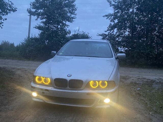 Сірий БМВ М5, об'ємом двигуна 3 л та пробігом 377 тис. км за 3266 $, фото 1 на Automoto.ua