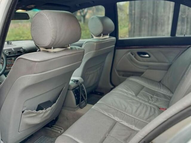 Сірий БМВ М5, об'ємом двигуна 3 л та пробігом 377 тис. км за 3266 $, фото 4 на Automoto.ua