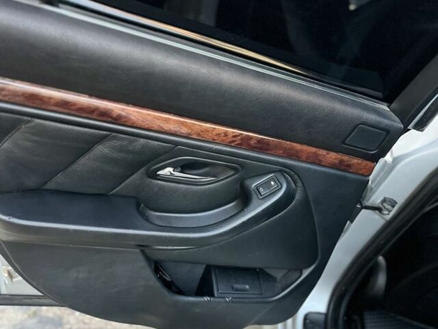 Серый БМВ М5, объемом двигателя 3 л и пробегом 2 тыс. км за 7328 $, фото 6 на Automoto.ua