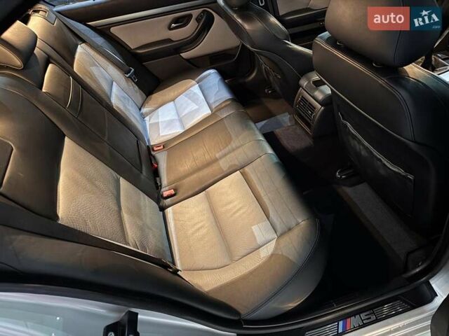 Серый БМВ М5, объемом двигателя 4.94 л и пробегом 169 тыс. км за 99900 $, фото 96 на Automoto.ua