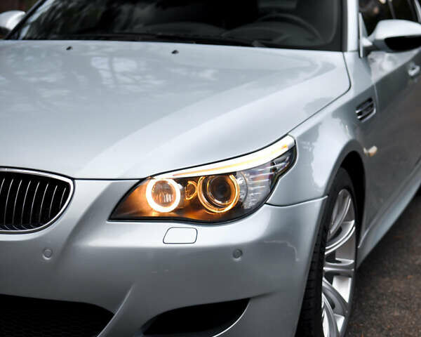 Серый БМВ М5, объемом двигателя 5 л и пробегом 176 тыс. км за 65000 $, фото 3 на Automoto.ua