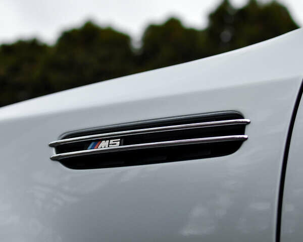 Серый БМВ М5, объемом двигателя 5 л и пробегом 176 тыс. км за 65000 $, фото 9 на Automoto.ua