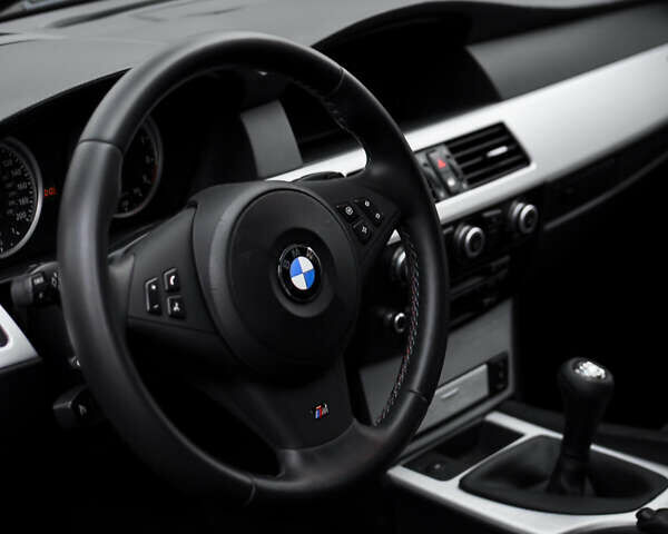 Серый БМВ М5, объемом двигателя 5 л и пробегом 176 тыс. км за 65000 $, фото 11 на Automoto.ua