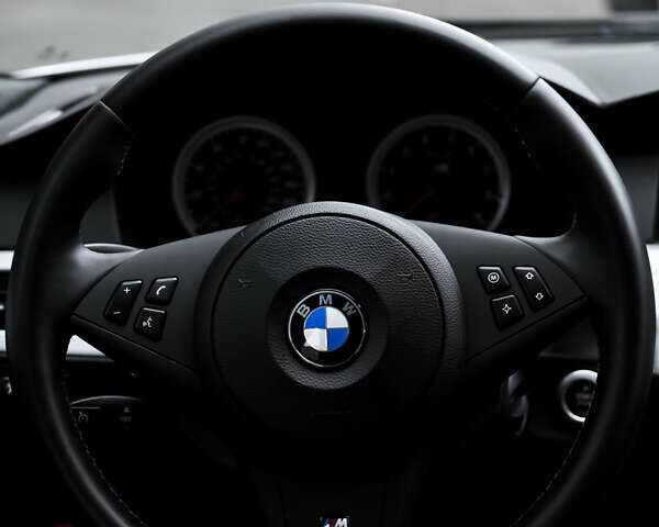 Серый БМВ М5, объемом двигателя 5 л и пробегом 176 тыс. км за 65000 $, фото 12 на Automoto.ua