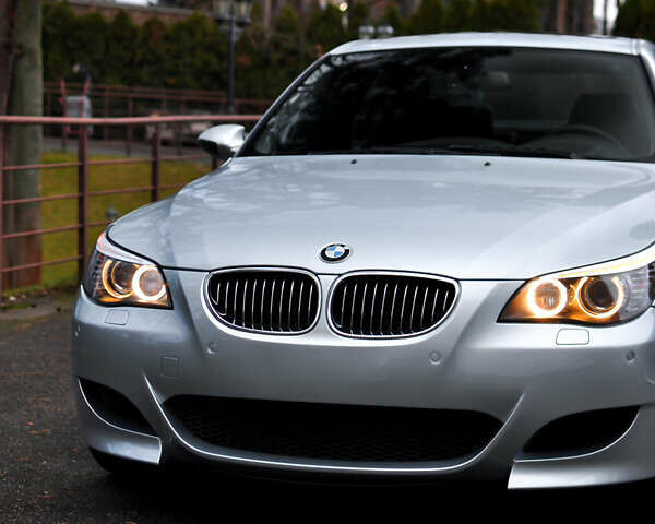 Серый БМВ М5, объемом двигателя 5 л и пробегом 176 тыс. км за 65000 $, фото 2 на Automoto.ua