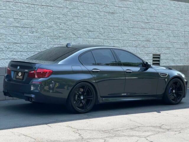 Серый БМВ М5, объемом двигателя 4.4 л и пробегом 76 тыс. км за 9500 $, фото 5 на Automoto.ua