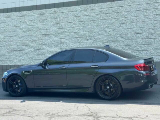 Серый БМВ М5, объемом двигателя 4.4 л и пробегом 76 тыс. км за 9500 $, фото 3 на Automoto.ua