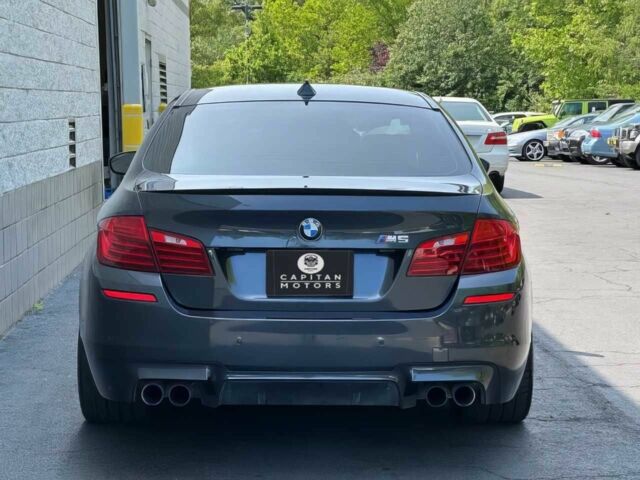 Серый БМВ М5, объемом двигателя 4.4 л и пробегом 76 тыс. км за 9500 $, фото 4 на Automoto.ua