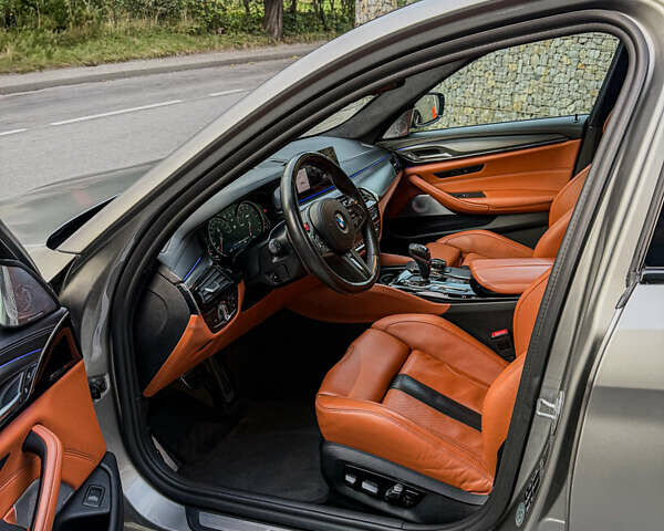 БМВ М5 2019 у Трускавце на Automoto.ua Сірий БМВ М5, об'ємом двигуна 4.39 л та пробігом 82 тис. км за 90000 $, фото 12 на Automoto.ua