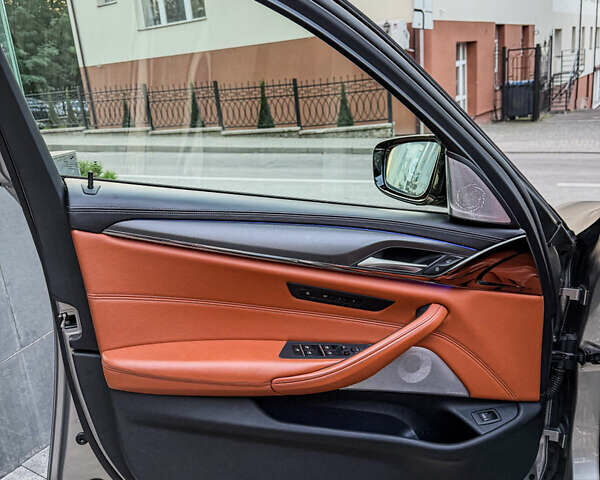 БМВ М5 2019 у Трускавце на Automoto.ua Сірий БМВ М5, об'ємом двигуна 4.39 л та пробігом 82 тис. км за 90000 $, фото 23 на Automoto.ua