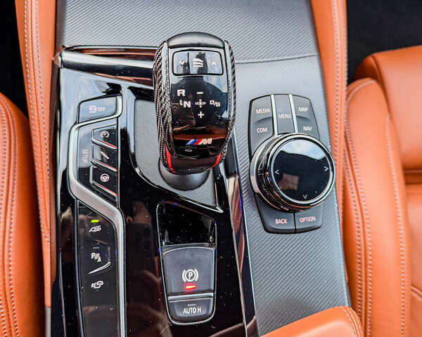БМВ М5 2019 у Трускавце на Automoto.ua Сірий БМВ М5, об'ємом двигуна 4.39 л та пробігом 82 тис. км за 90000 $, фото 18 на Automoto.ua