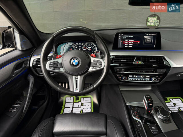 Серый БМВ М5, объемом двигателя 4.39 л и пробегом 68 тыс. км за 62000 $, фото 16 на Automoto.ua